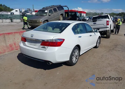 2015 Honda Accord Touring z USA, uszkodzony, nr VIN 1HGCR3F99FA036865